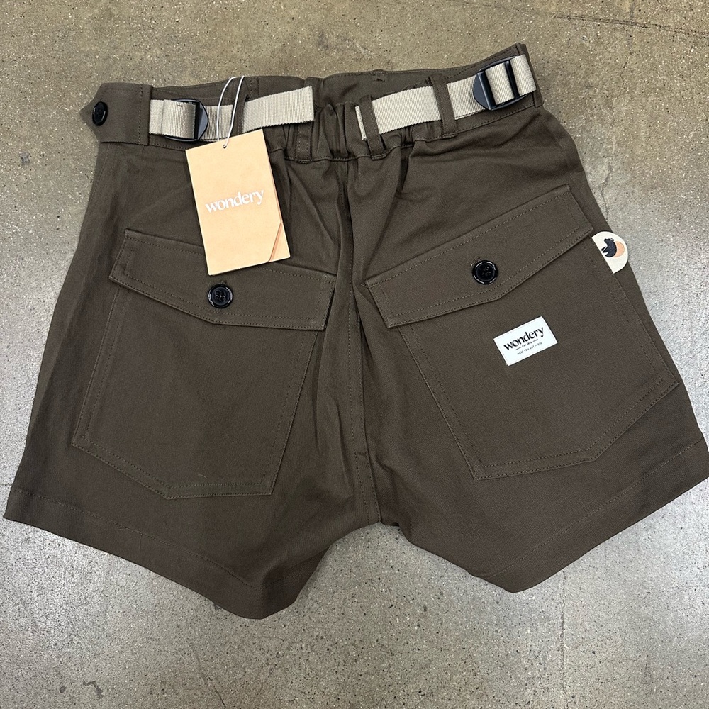 Wondery Brown Cargo Shorts with Sturdy Fabric